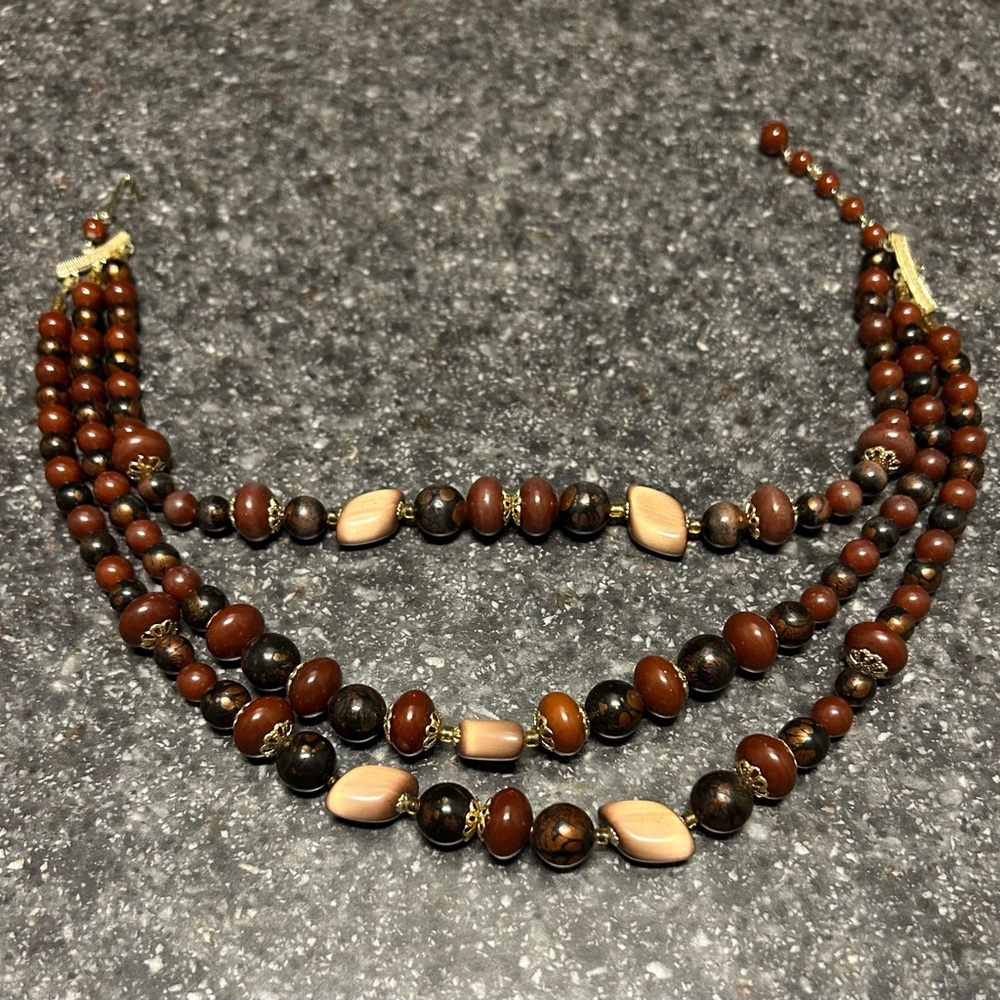 Brown stone necklace set with earrings